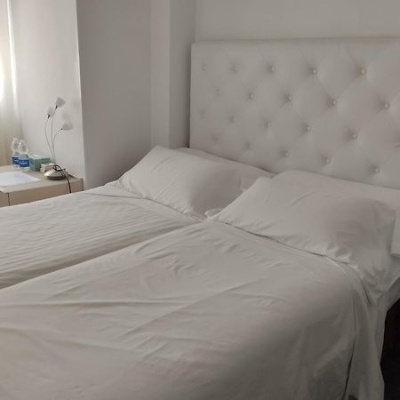 Habitaciones Individuales En Apartamento Madrid Eksteriør bilde
