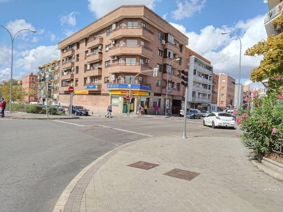 Habitaciones Individuales En Apartamento Madrid Eksteriør bilde