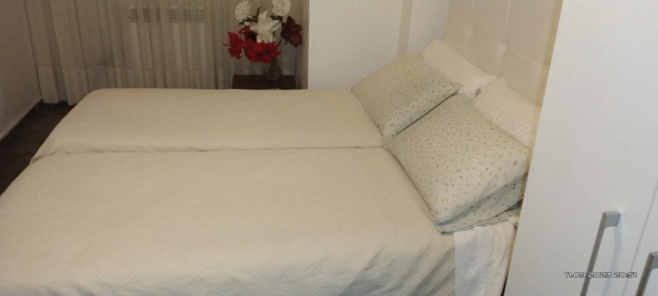 Habitaciones Individuales En Apartamento Madrid Eksteriør bilde