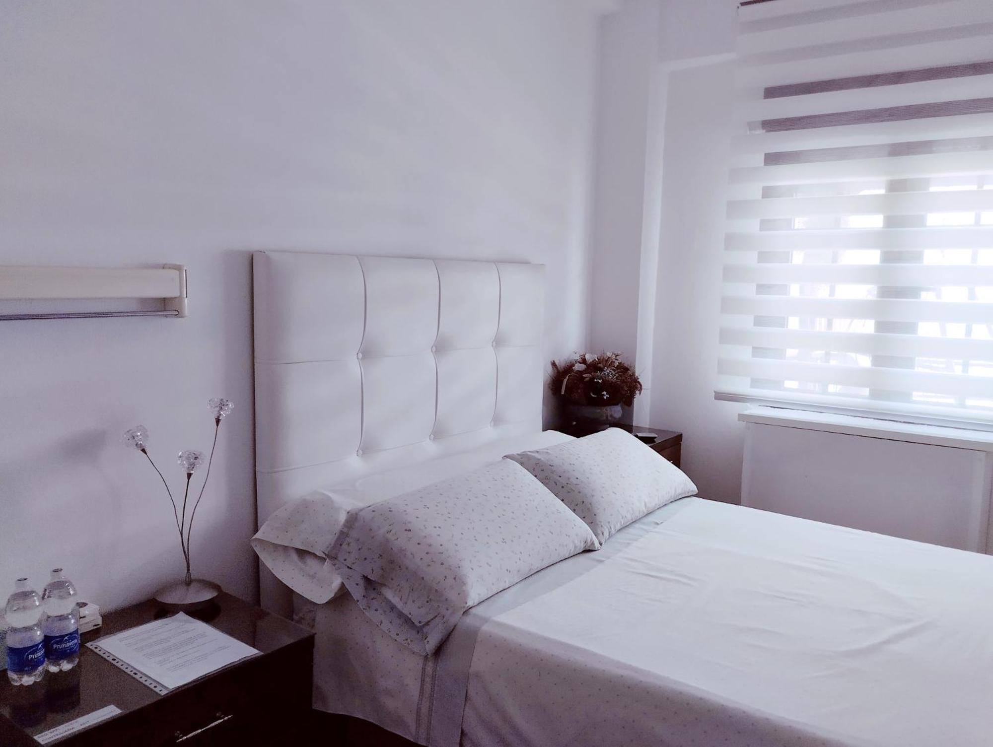 Habitaciones Individuales En Apartamento Madrid Eksteriør bilde