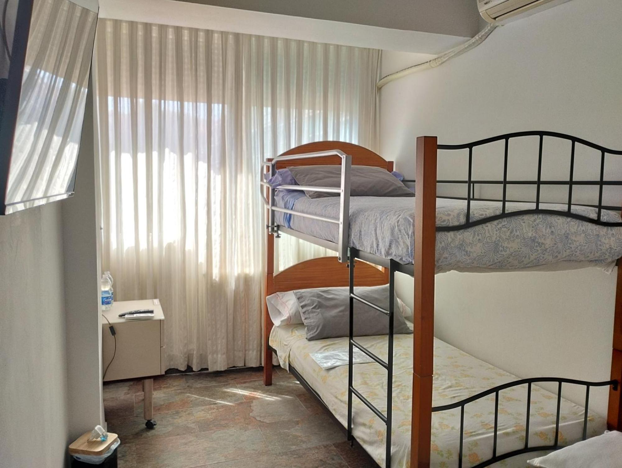 Habitaciones Individuales En Apartamento Madrid Eksteriør bilde