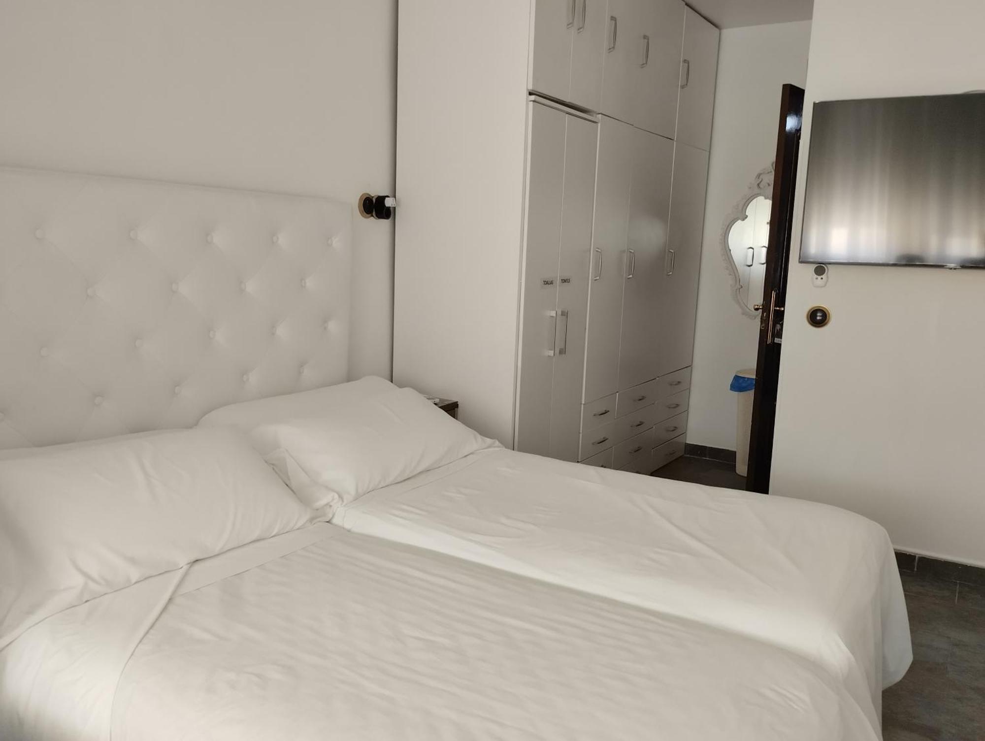 Habitaciones Individuales En Apartamento Madrid Eksteriør bilde