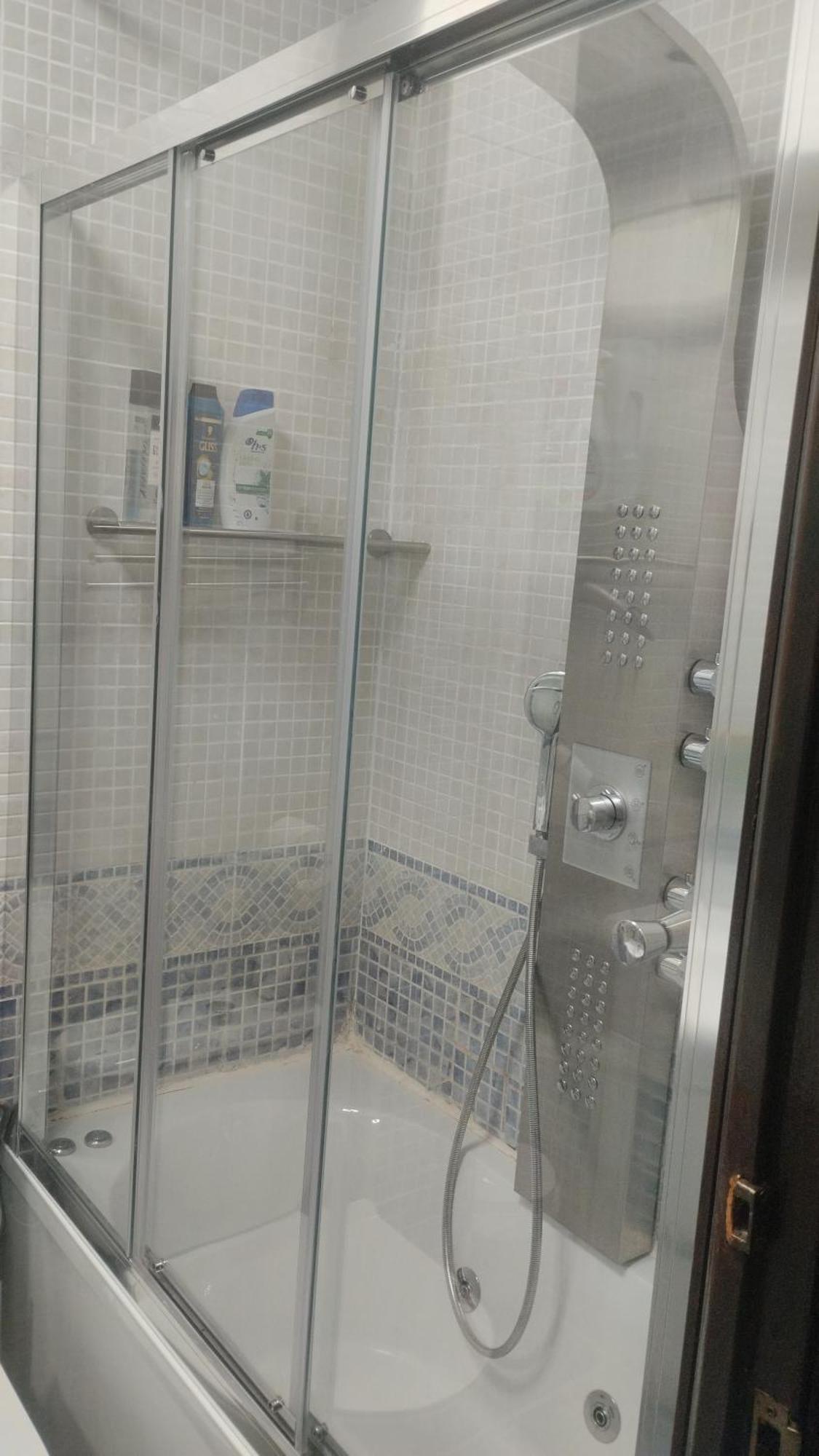Habitaciones Individuales En Apartamento Madrid Eksteriør bilde