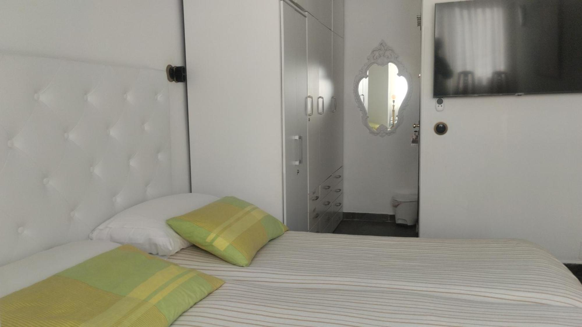 Habitaciones Individuales En Apartamento Madrid Eksteriør bilde