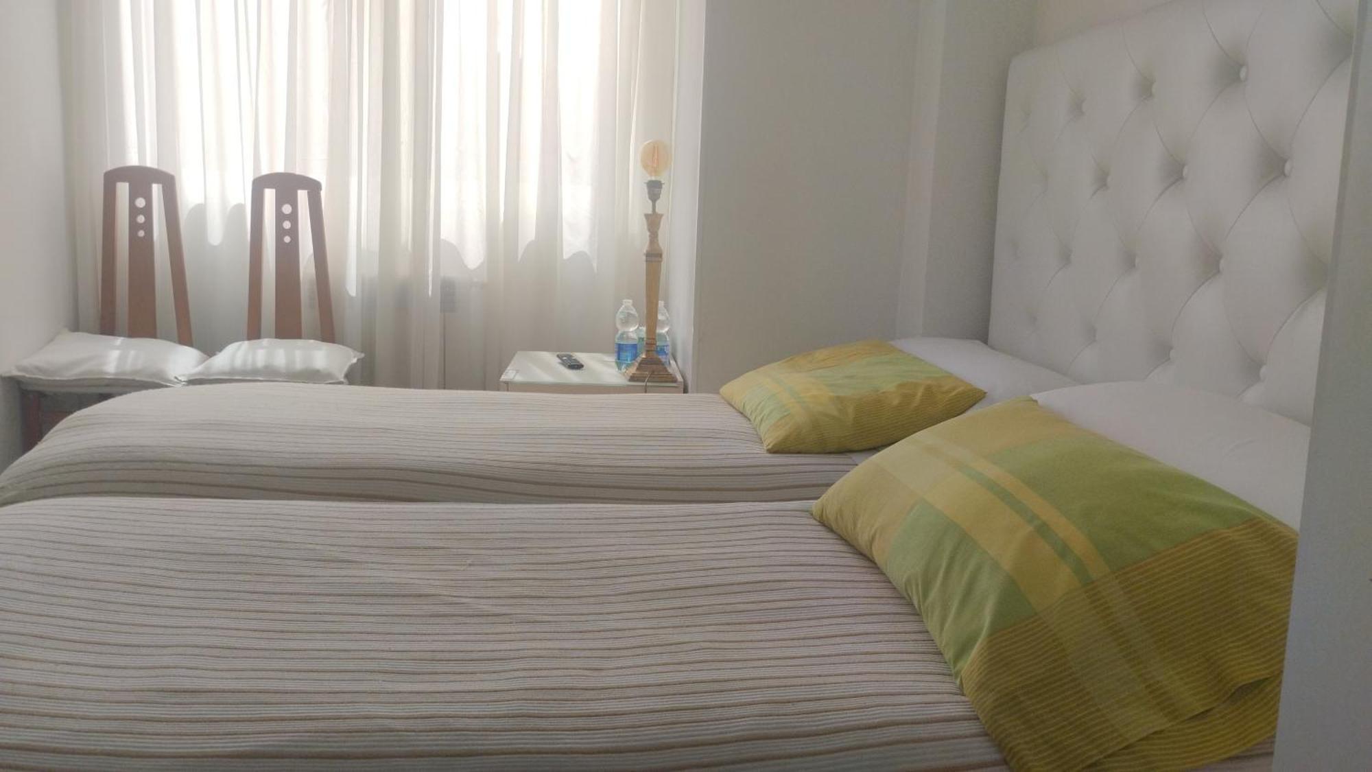 Habitaciones Individuales En Apartamento Madrid Eksteriør bilde