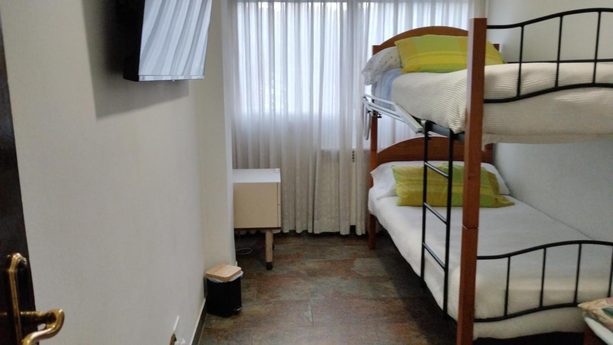 Habitaciones Individuales En Apartamento Madrid Eksteriør bilde